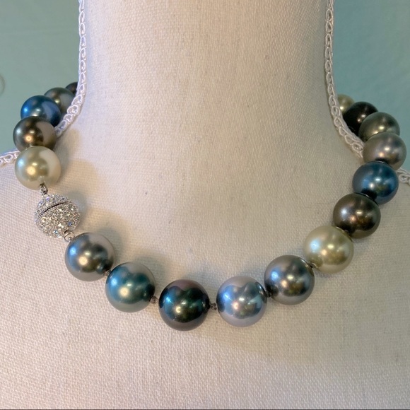 NWOT Multicolor Faux South Sea Pearl Necklace, 18” Choker w rhinestone clasp - Picture 6 of 8